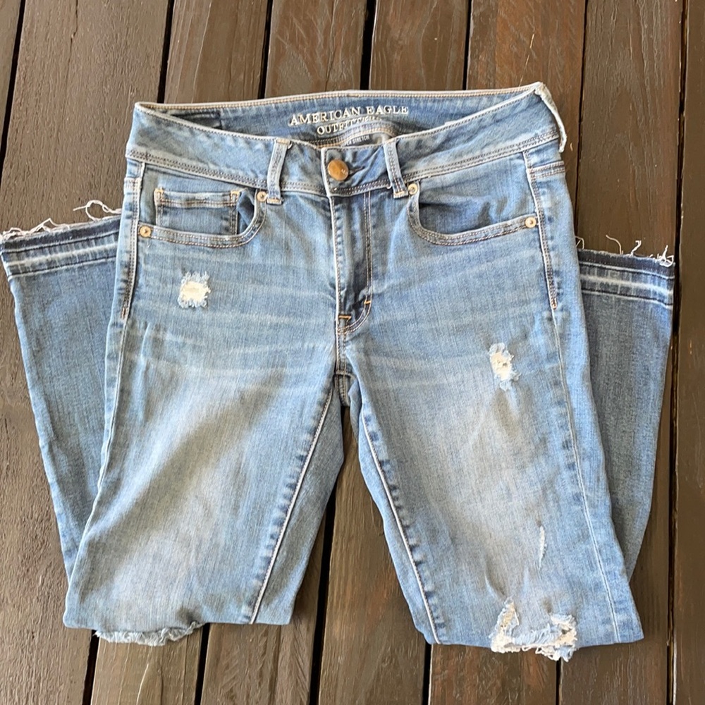 AE Kick Crop Super Stretch Distressed Jeans